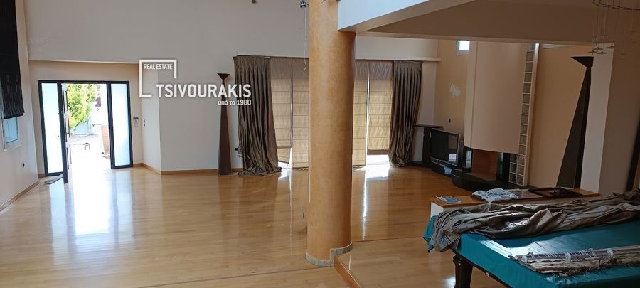 Photo 360296821