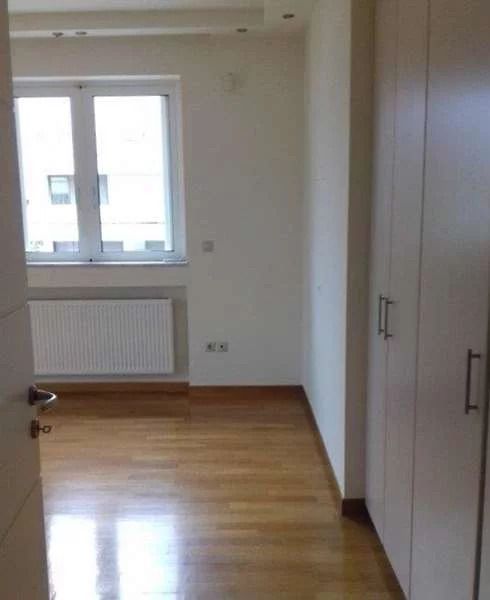 Photo 364843705