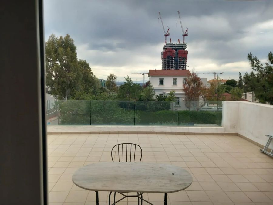 Photo 366411028