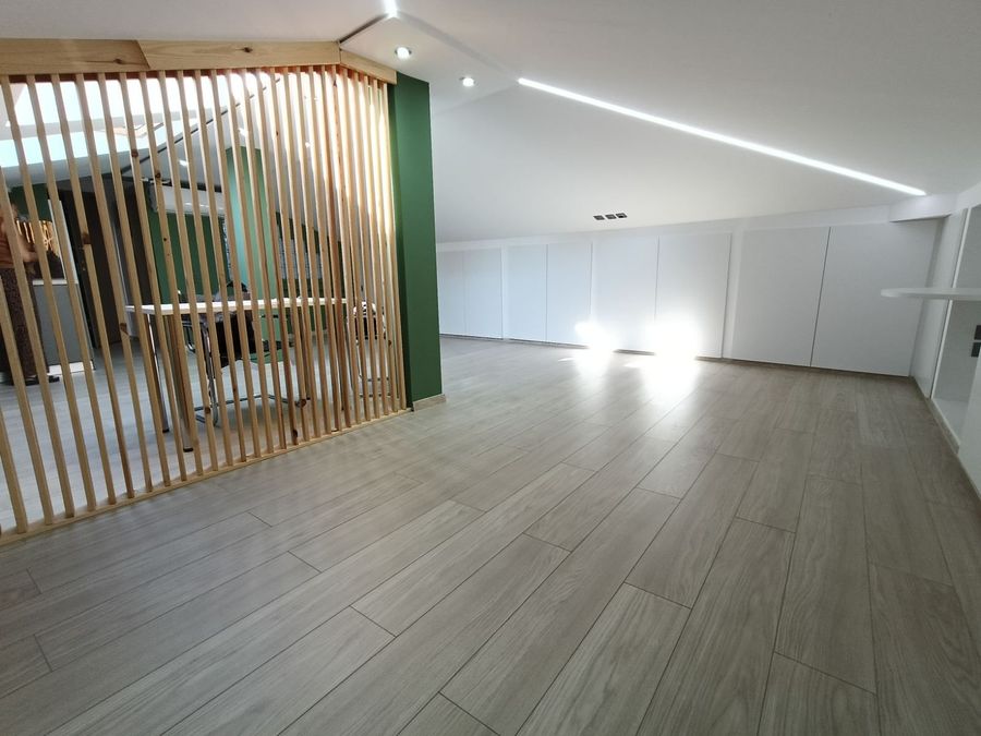 Photo 367373461