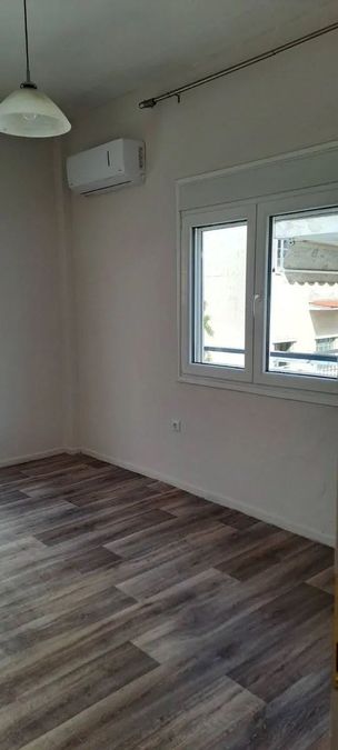 Photo 369044530