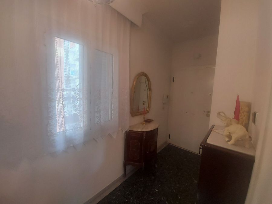 Photo 369085060