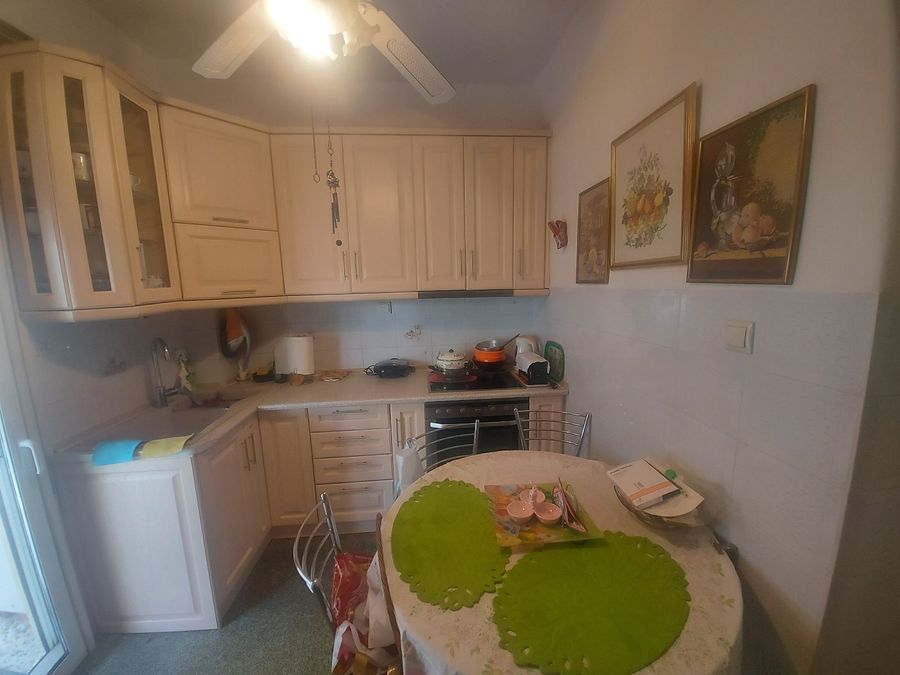 Photo 369085081