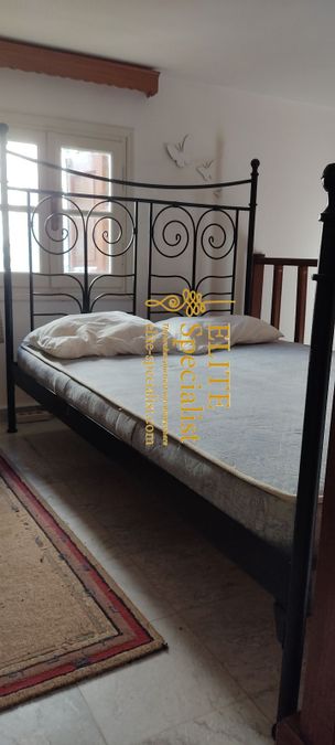 Photo 369195631
