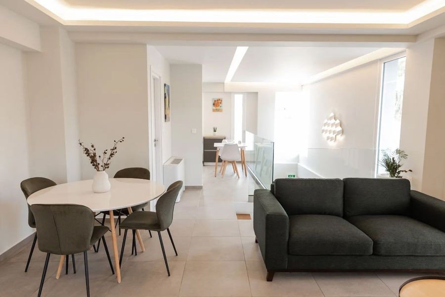 Photo 369320842