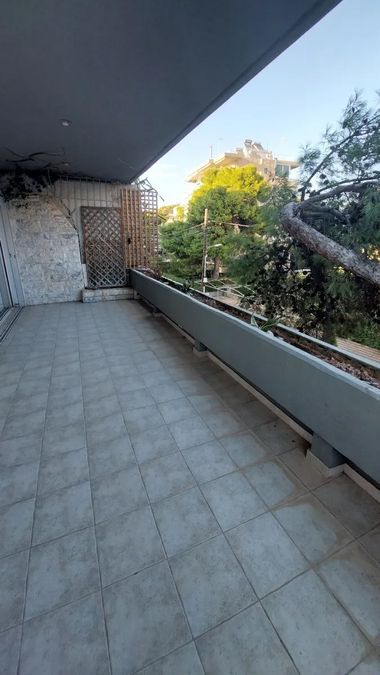 Photo 369321829