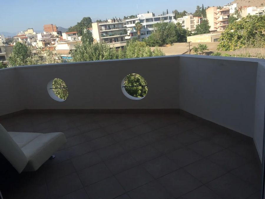 Photo 369416578