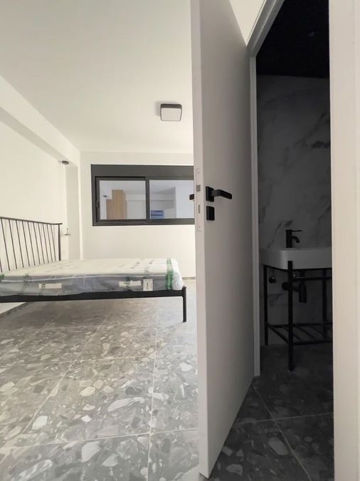 Photo 369474784