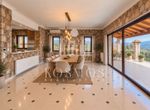 Photo 369610345