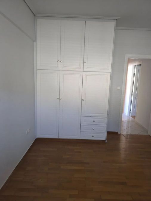 Photo 369696289
