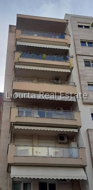 Photo 369769192