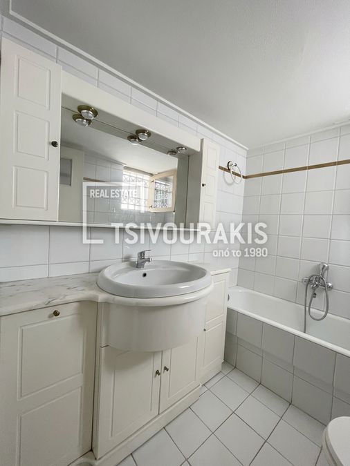 Photo 369877459
