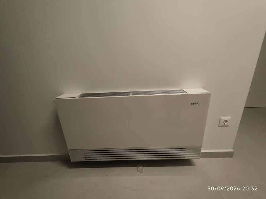 Photo 370799614