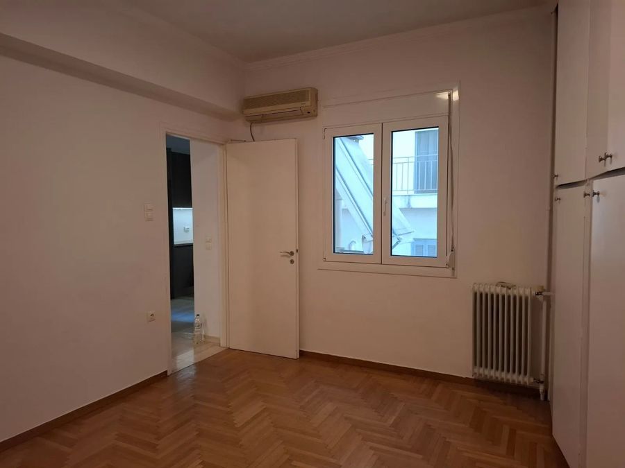Photo 371378752