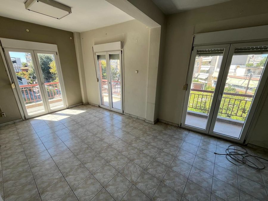 Photo 371483818