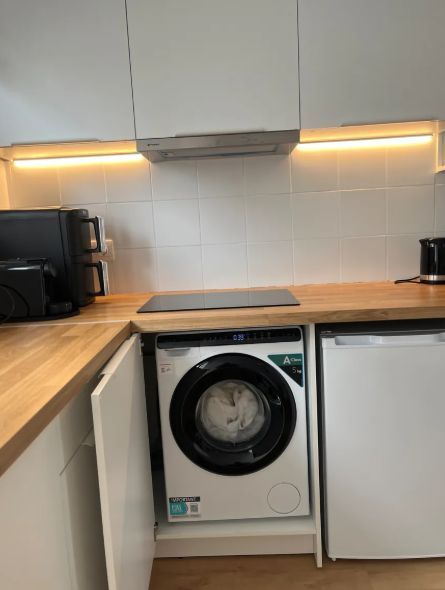 Photo 371831458