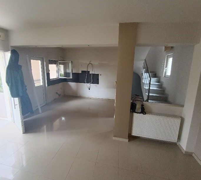 Photo 372153865