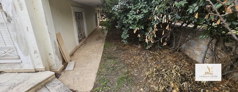 Photo 372257380