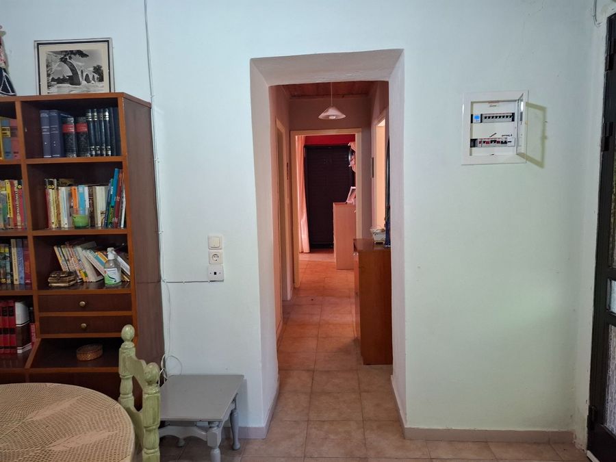 Photo 372378079