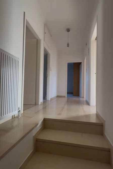 Photo 372388138