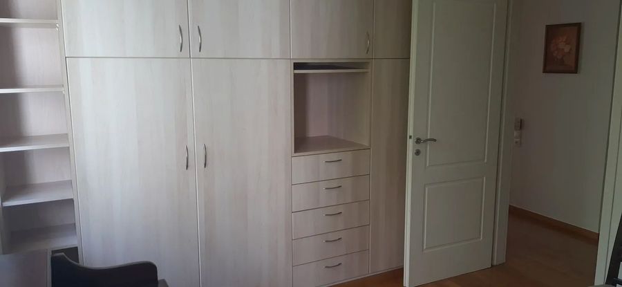 Photo 372394471