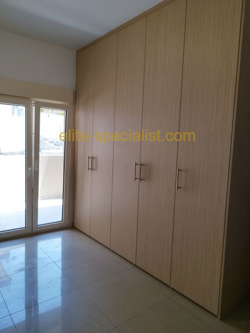 Photo 372439195