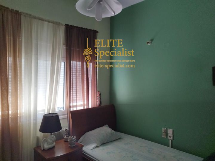 Photo 372569980