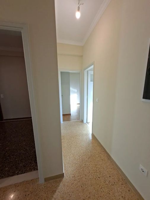 Photo 372665809
