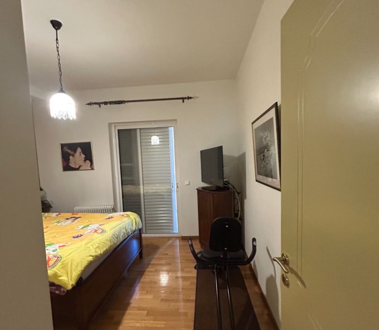 Photo 372720658