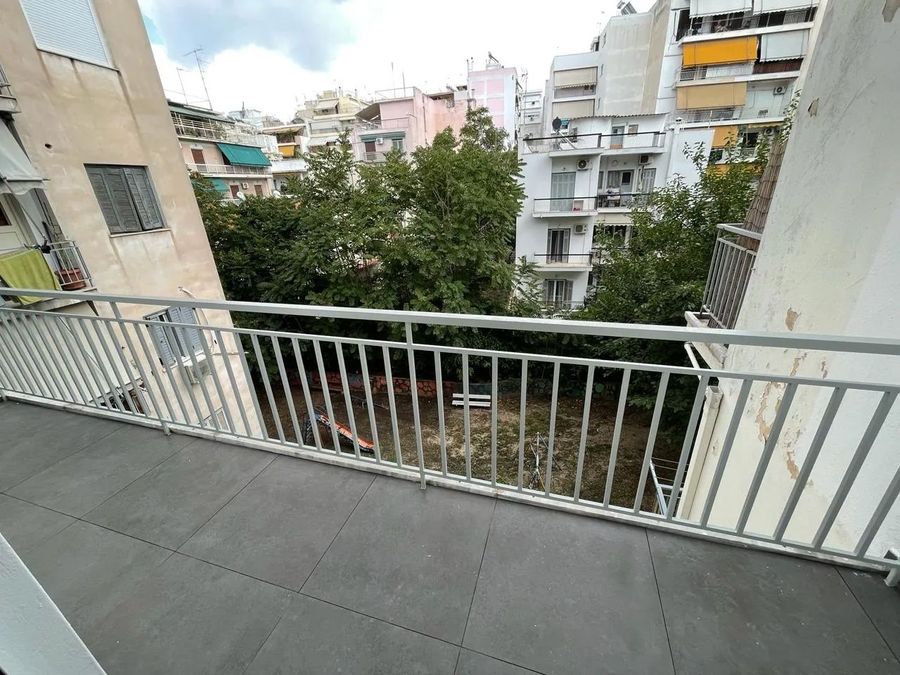 Photo 372992290
