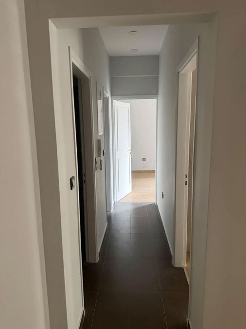Photo 372995047