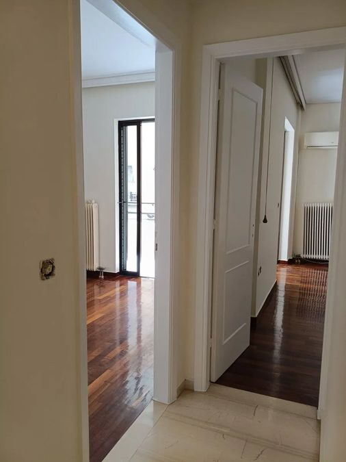 Photo 372997018