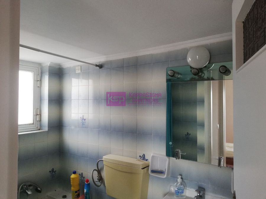 Photo 373436209