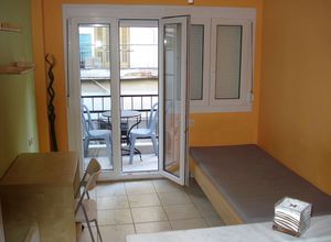 Studio Flat, Kamara