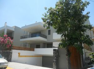Maisonette, Strofili