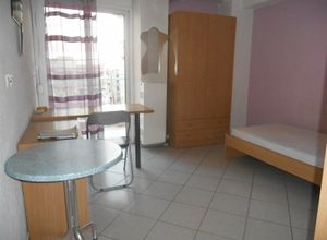 Studio Flat, Center
