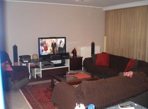 Apartment, Aixoni