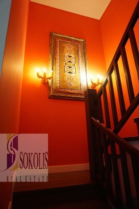 stairs to 1st floor